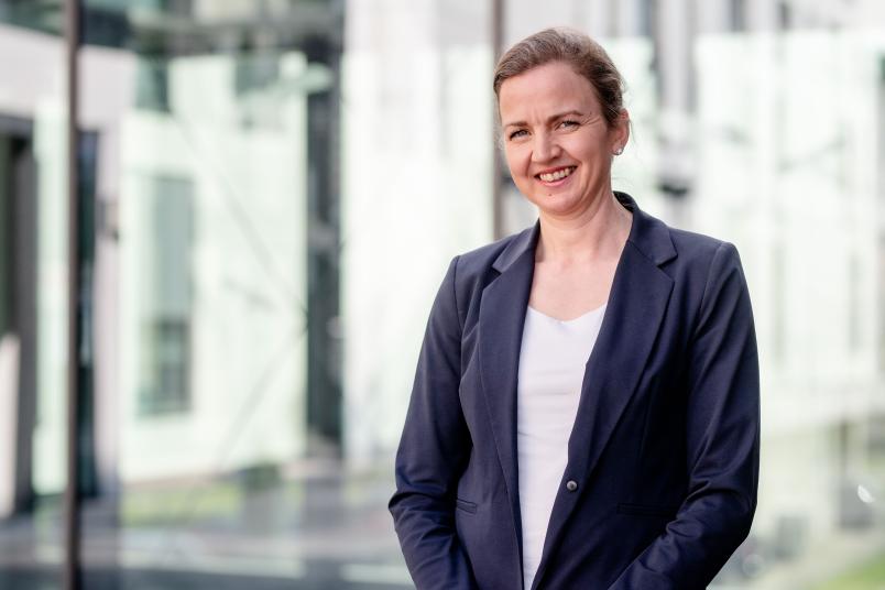 Wirtschaftswissenschaft und Transfer: Porträt Stefanie Bröring