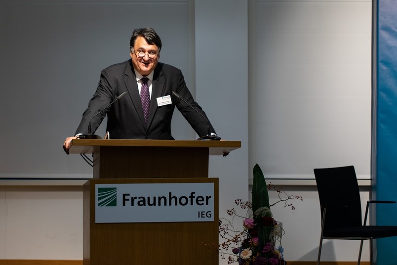 Rektor Martin Paul freut sich über einen starken Kooperationspartner am Standort Bochum.