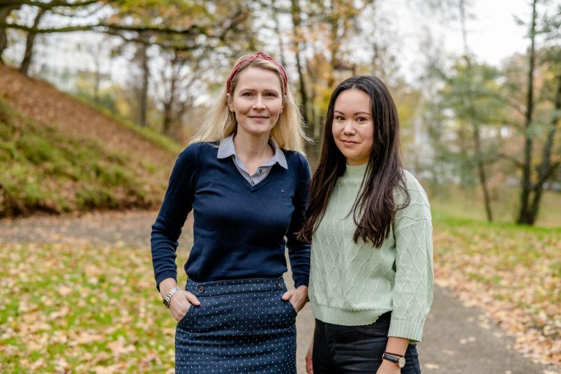 
	Katharina Spoida (links) und Sandra Süß haben untersucht, wie sich das Fehlen eines bestimmten Rezeptors auf die Fähigkeit auswirkt, Angst zu verlernen.
