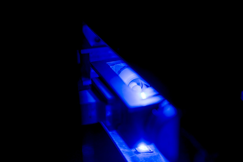 Blau leuchtender Reaktor