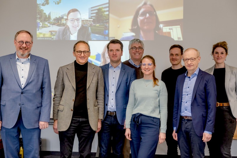 Mitglieder des International Boards für Transfer und Entrepreneurship mit dem Team der Ruhr-Universität