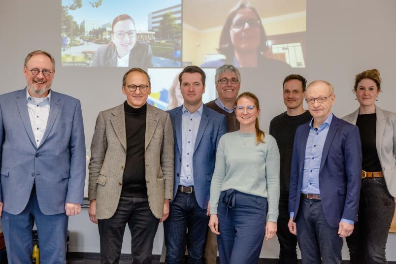 Mitglieder des International Boards für Transfer und Entrepreneurship mit dem Team der Ruhr-Universität