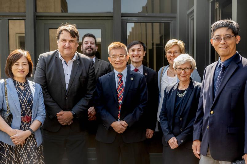 Gruppenfoto im Rektorbüro einer Delegation aus Taiwan