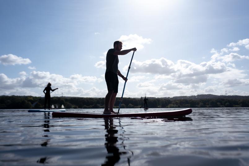 Hochschulsport Stand Up Paddling auf dem Kemnader See