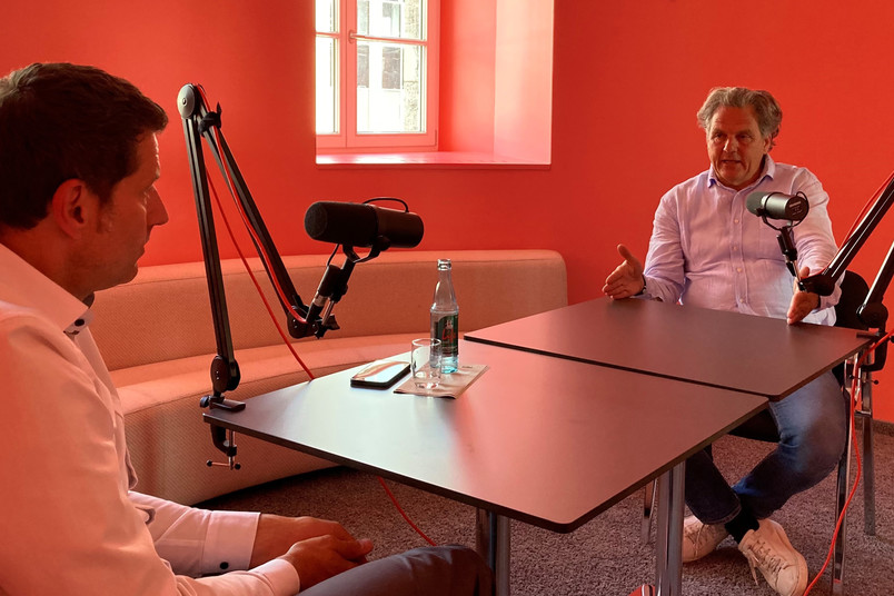 Podcast: Klaus Gerwert (rechts) im Gespräch mit Bochums Oberbürgermeister Thomas Eiskirch