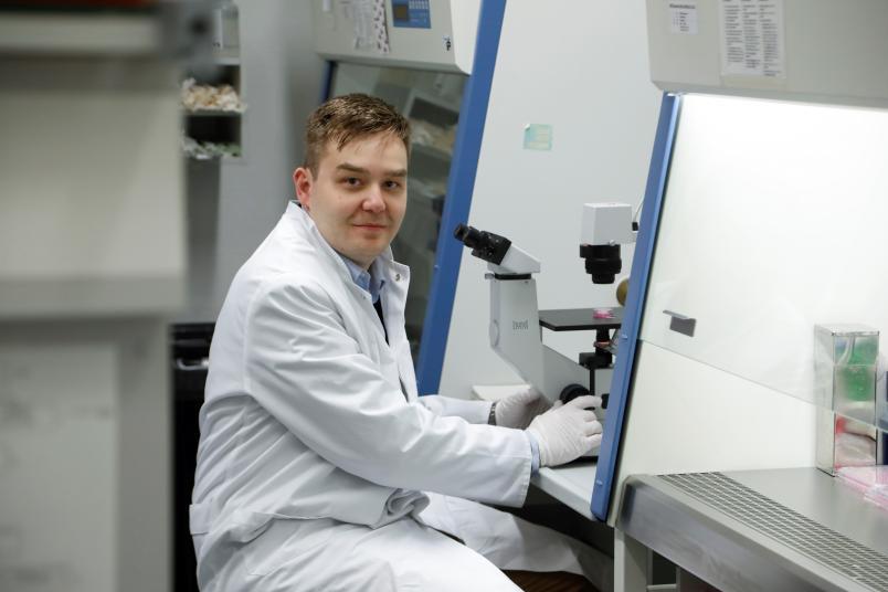 Chemie & Merdizin: Johannes Karges leitet eine Forschungsgruppe an der Fakultät für Chemie und Biochemie.