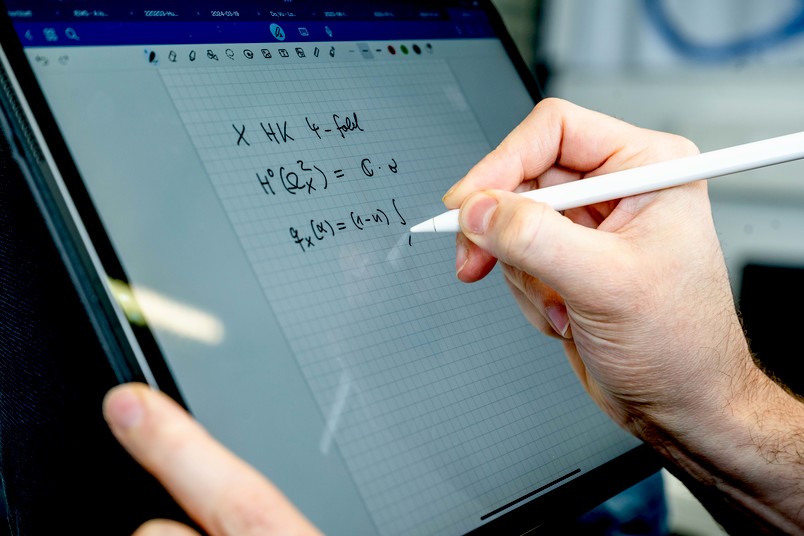 Mathematische Gleichungen auf einem Tablet