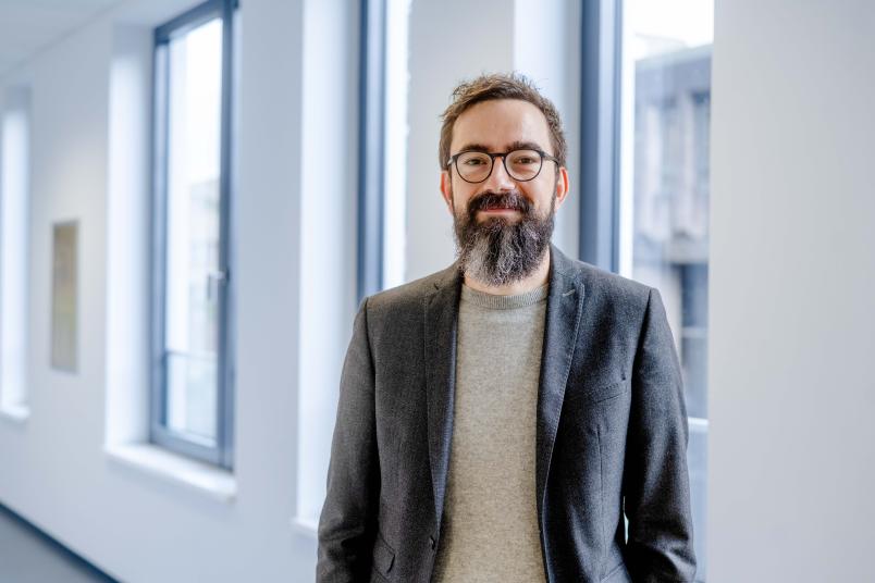 Porträt des Forschers Prof. Dr. Kevin Borgolte 