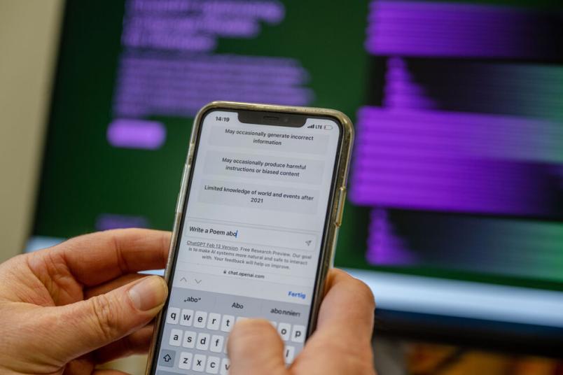 Handy mit dem Programm ChatGPT