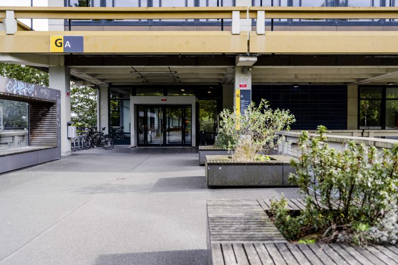 Eingangsbereich des Gebäudes GA an der Ruhr-Universität Bochum