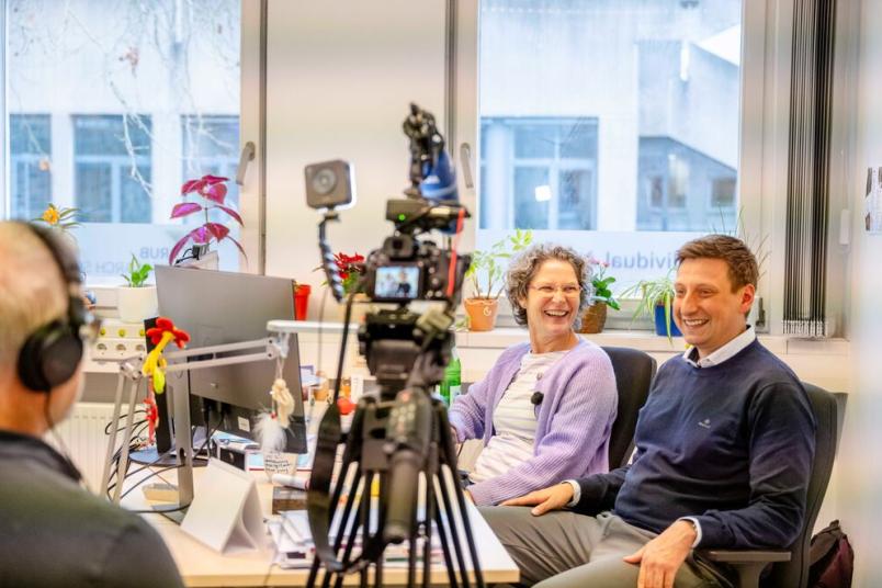 Fernsehaufnahmen in einem Büro