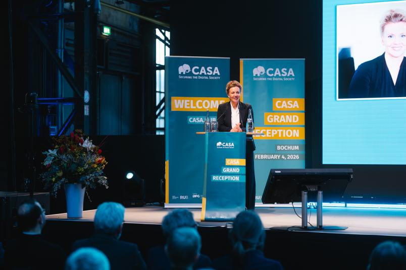 Ministerin Ina Brandes hält Rede