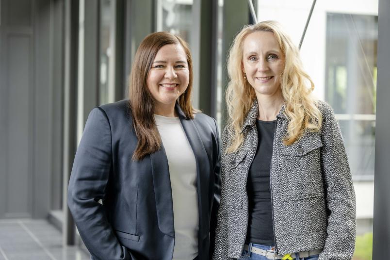 Porträtfoto der beiden Kandidatinnen Wanda Gerdimg (links) und Nadine Müller für das Amt der Gleichstellungsbeauftragten