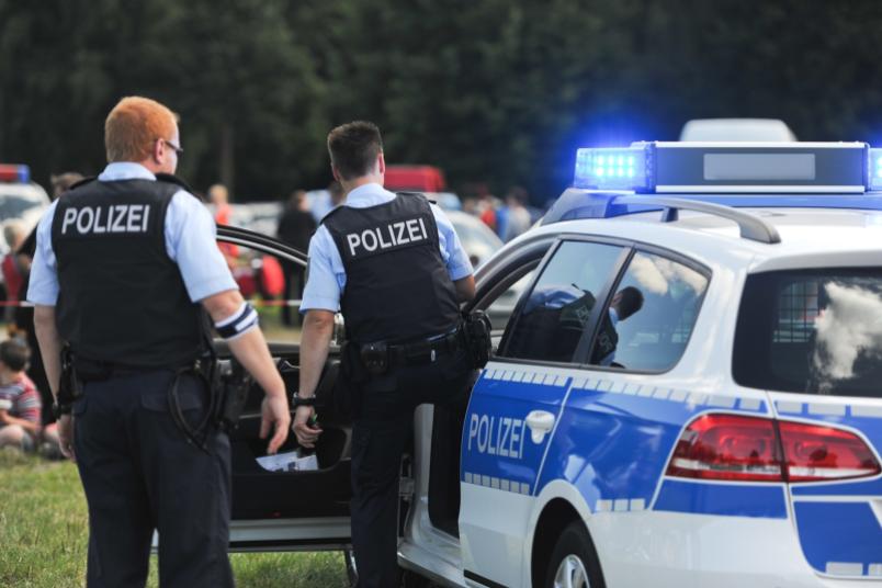 
	Über rechtswidrige Gewalt durch Polizeibeamte gibt es wenig empirische Daten.
