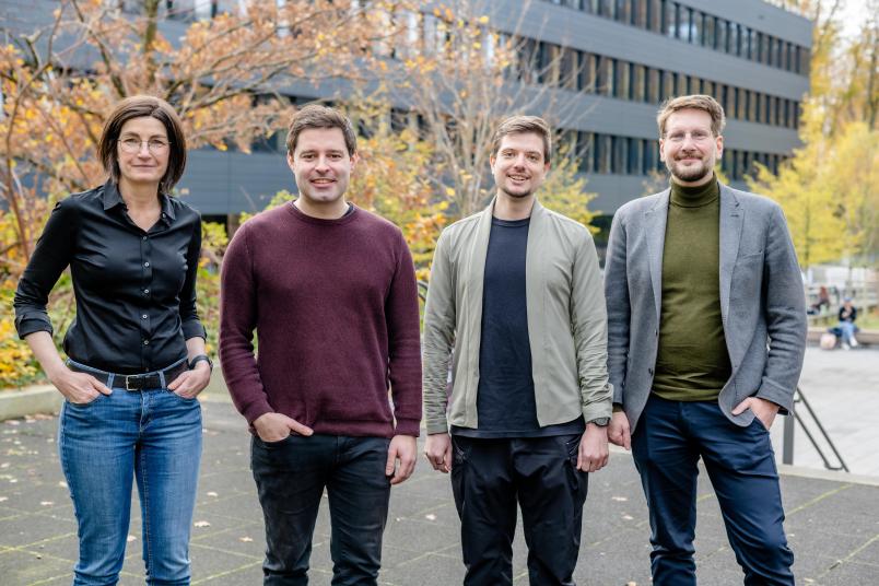 
	Am Projektantrag waren neben Prof. Dr. Cornelia Weins und Dr. Markus Totzeck auch Valentin Fuchs und Sebastian Jeworutzki beteiligt (von links).
