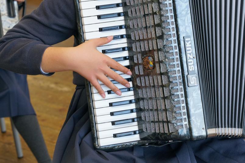 
	„Unerhörtes, zeitlos anders“ heißt das Programm, das Musikerin Andrea Knefelkamp-West bei „Klang im Quadrat“ auf ihrem Akkordeon vorstellt
