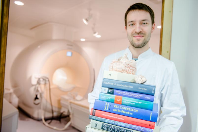 Medizinstudent mit Büchern