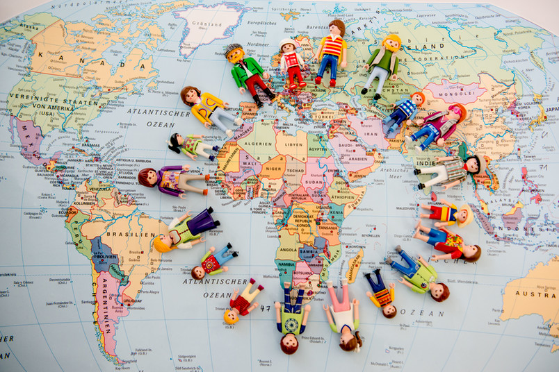 Weltkarte mit Playmobilfiguren