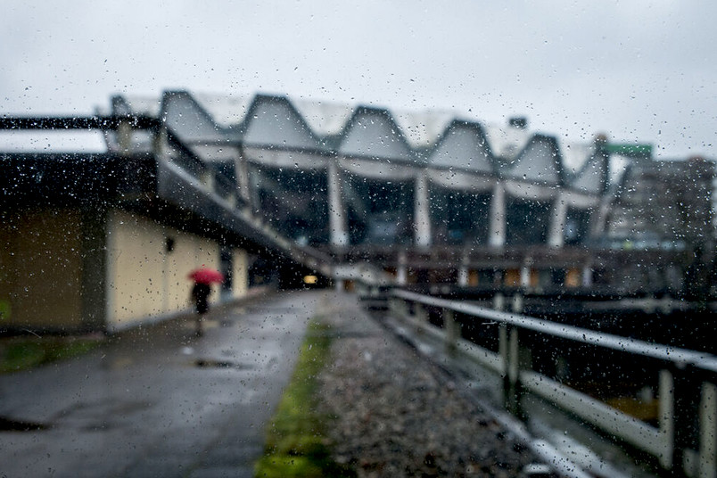 Das audimax im Regen