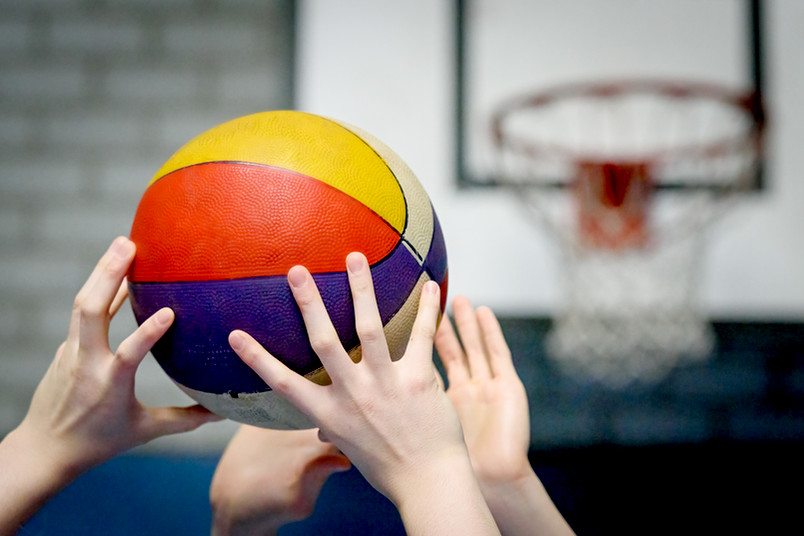 Basketball und Hände