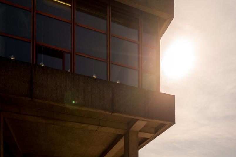 Sonne hinter Unibibliothek