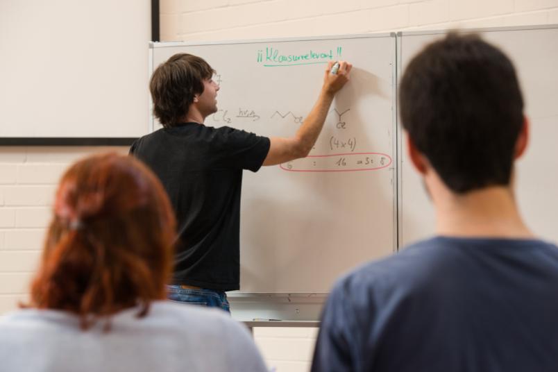 
	Die Weiterbildung für geflüchtete Lehrer beginnt im Sommersemester 2018.
