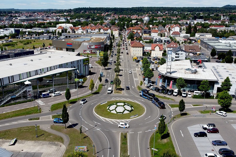 Luftbild eines Kreisverkehrs