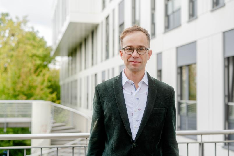 Porträt: Sören Urbansky hat seit September 2023 die Professur für Osteuropäische Geschichte an der Ruhr-Universität inne.